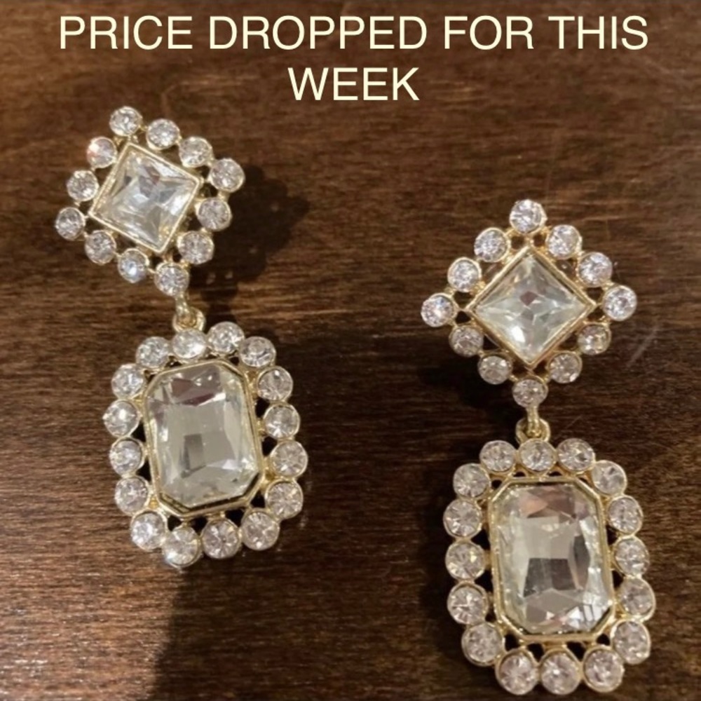 EARRINGS. Gold tone n Stones. Stunning - Picture 3 of 11